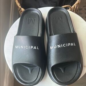 Municipal Black Podium Slide Sandals Size 11
